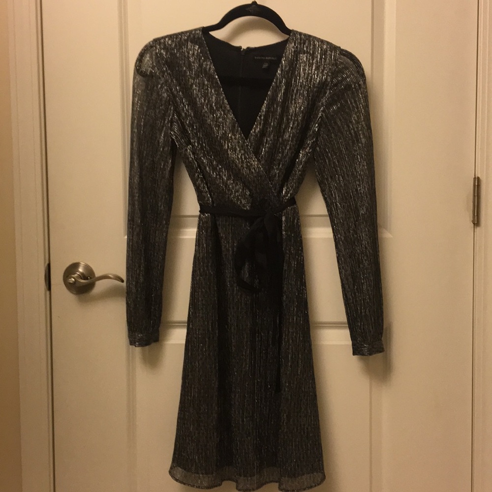 Banana Republic 00P silver long sleeve dress